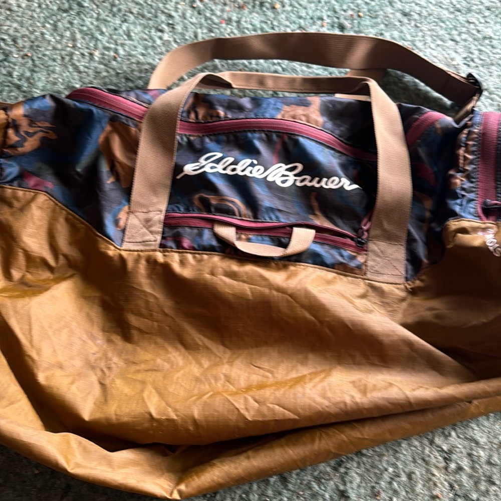 Multi color stow away Eddie Bauer bag one size gently used